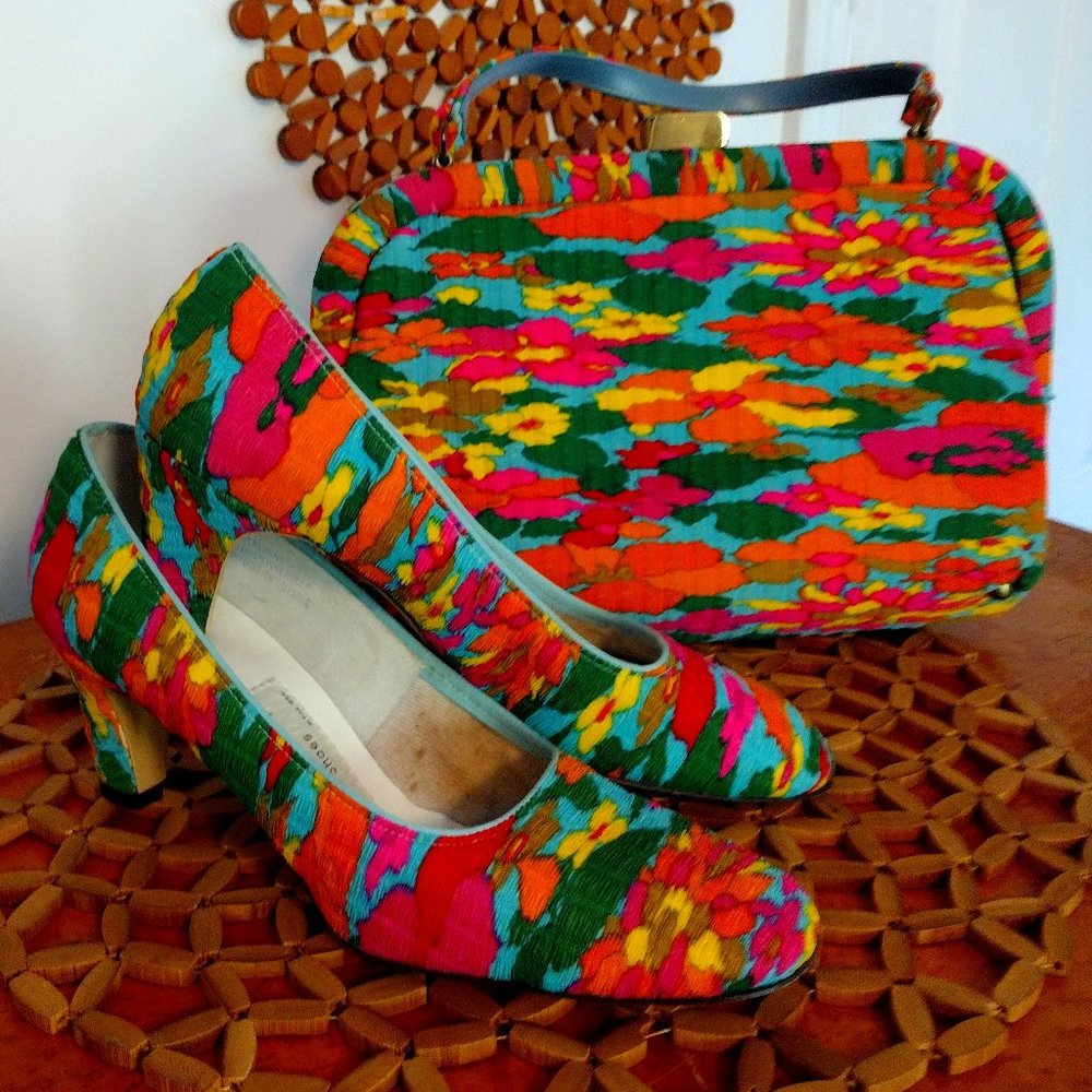 1960s Vintage Mod Handbag and Matching Pumps
